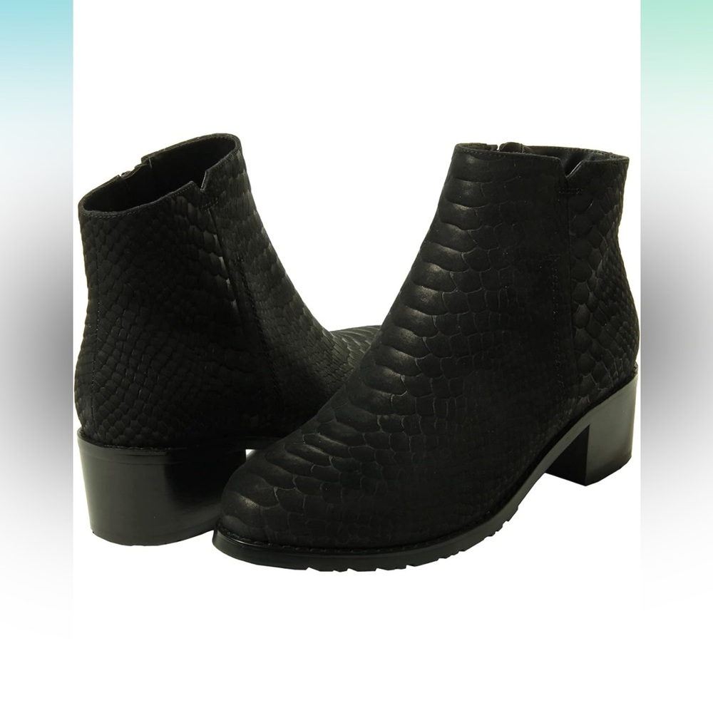 Vaneli Udette Weatherproof Black Nabit (Snakeskin) Print